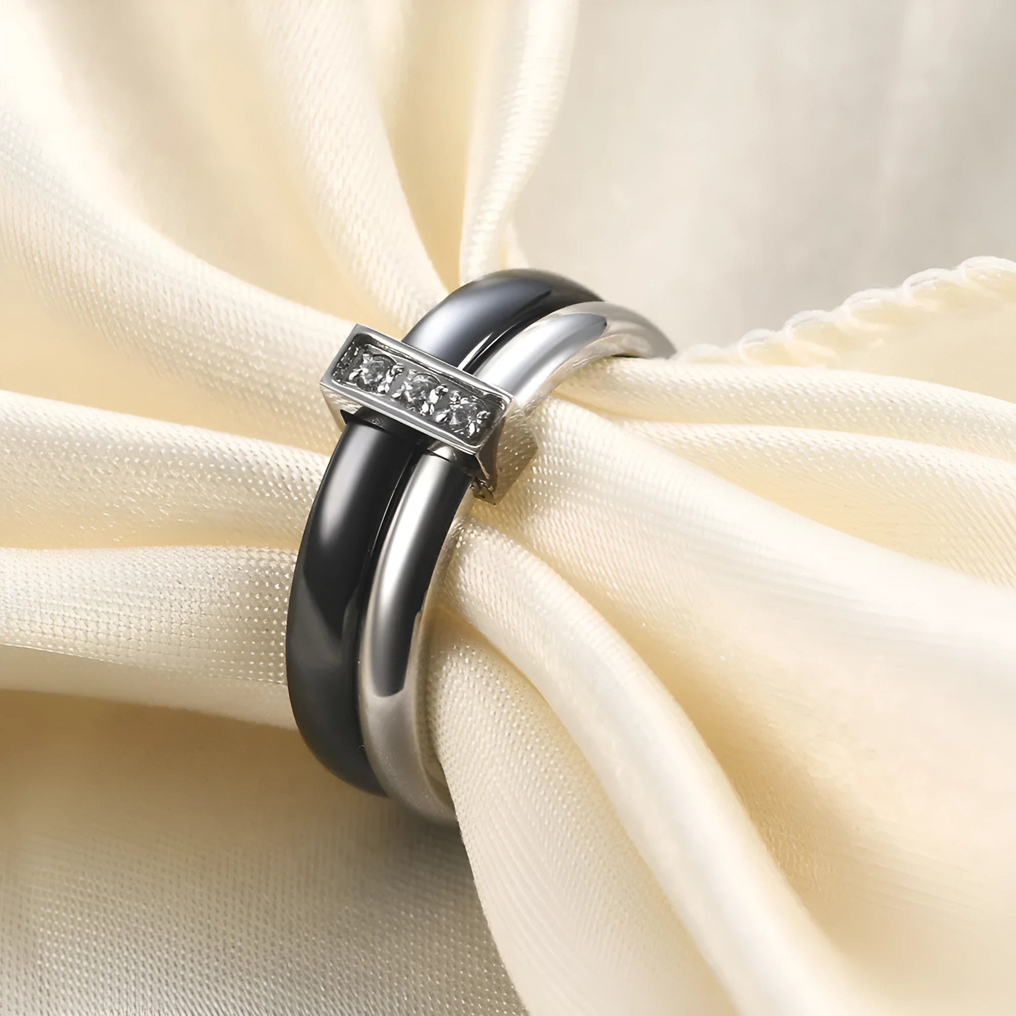Ceramic women's ring with zirconium inlay in steel black or golden white
