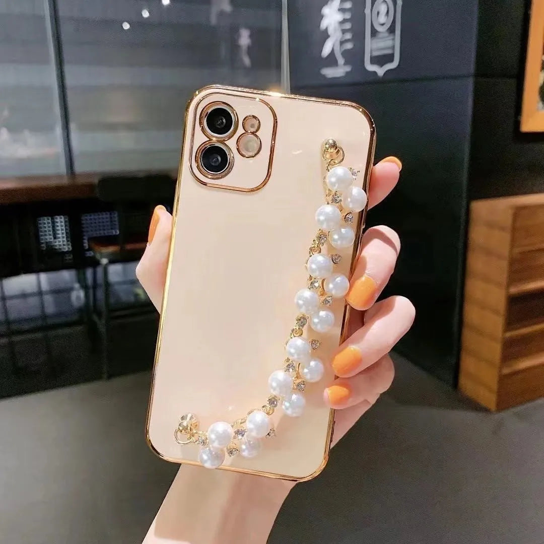 Electroplated pearl bracelet silicone phone case for Apple 15, all-inclusive cover with chain detail, black shell
