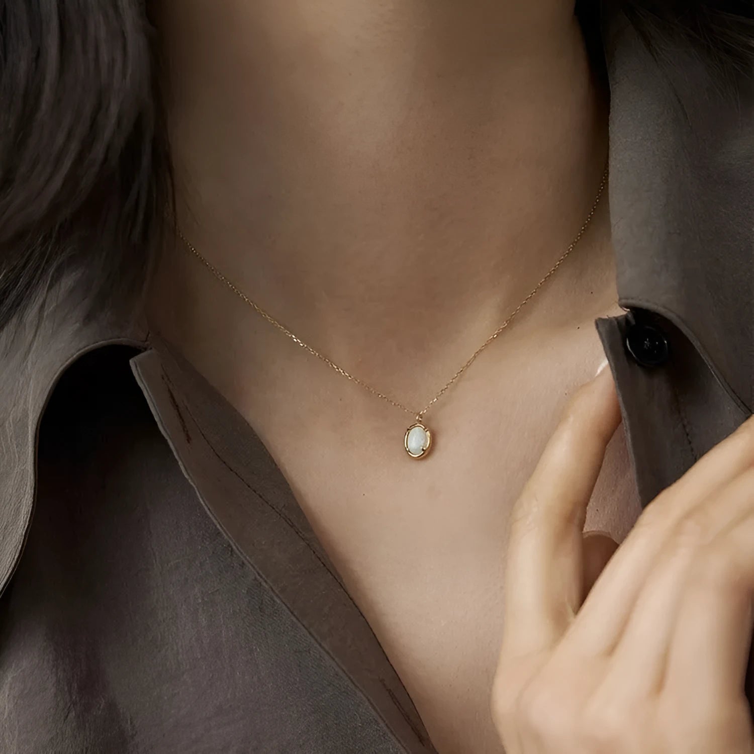 Geometric oval S925 silver pendant necklace with jelly opal gemstone detail