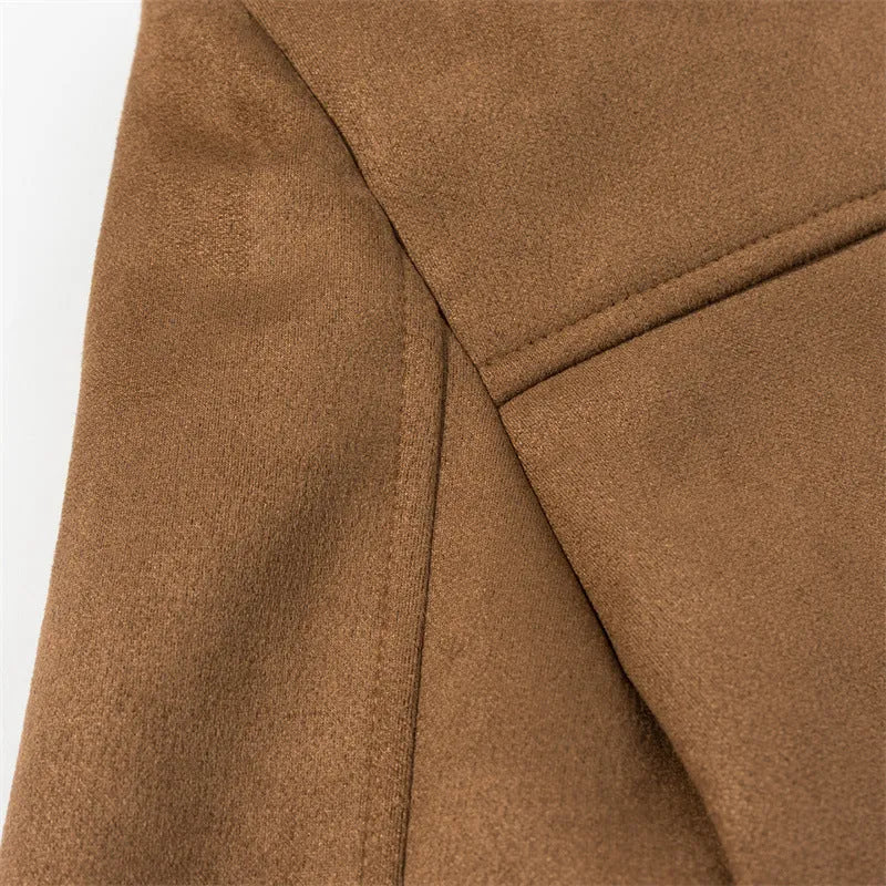 Men's casual suit coat in army green with long sleeves and front pockets, regular fit from front view