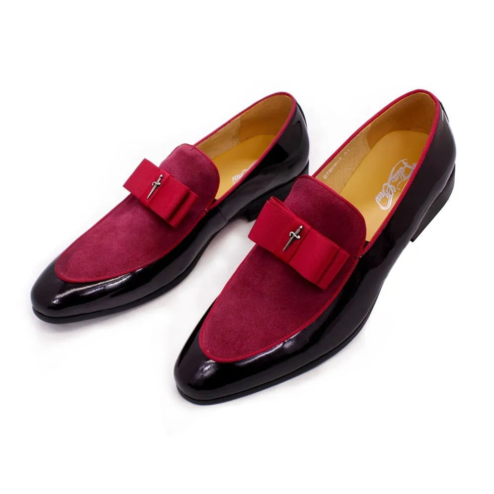 Men's low-top patent leather shoes with tassel detail in black colour