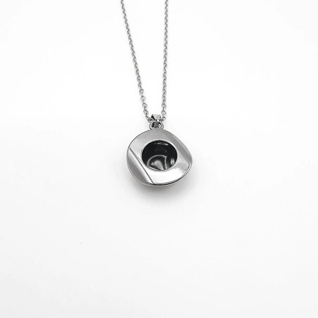18K gold plated metal punk cowboy hat pendant necklace with O-ring chain in gold finish