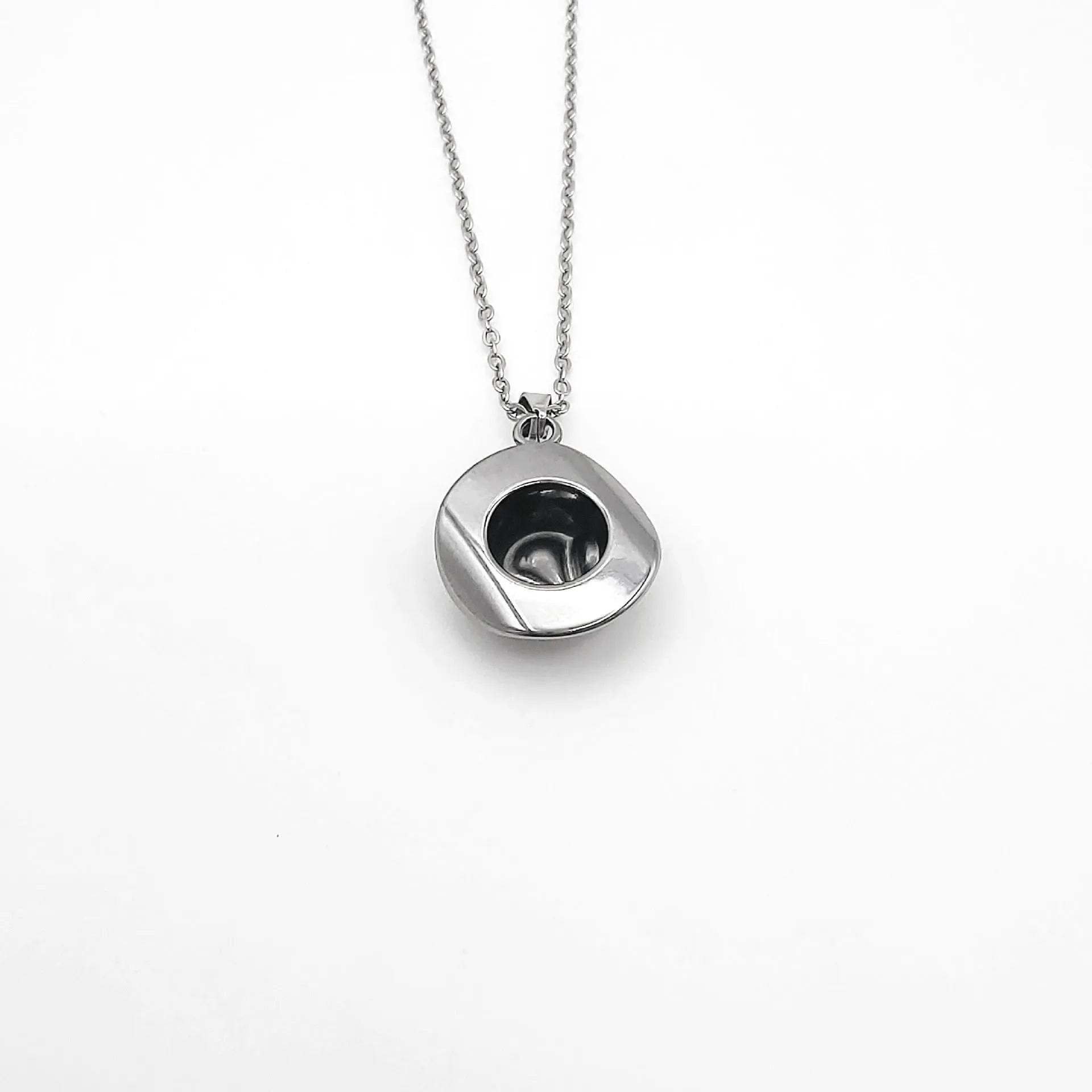 18K gold plated metal punk cowboy hat pendant necklace with O-ring chain in gold finish