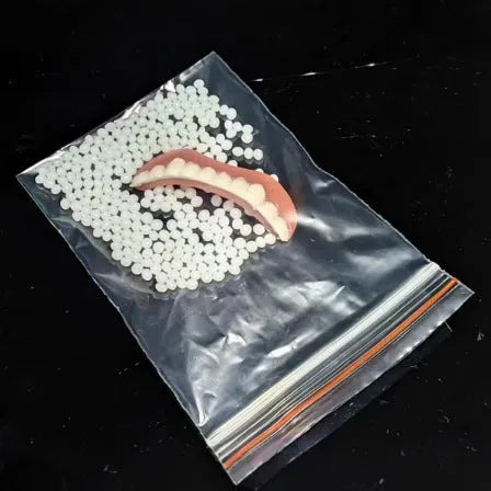 Silicone simulation dentures for dental training with upper and lower teeth in colour box packaging
