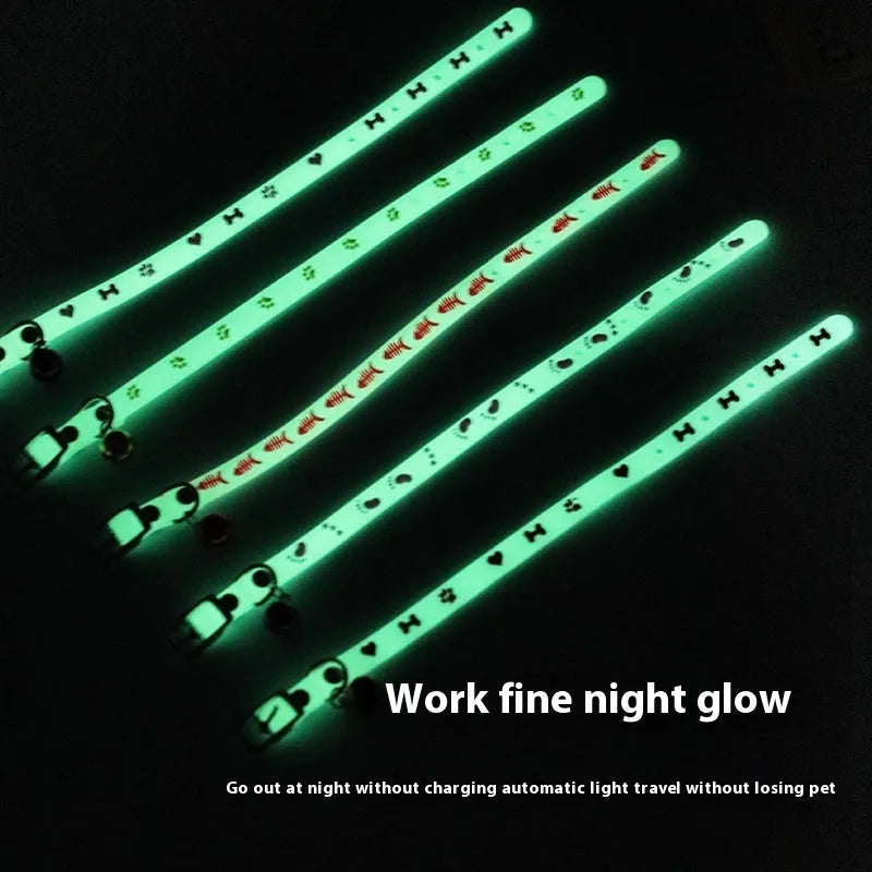 Adjustable luminous cat collar with silicone strap and metal bell in decorative pattern