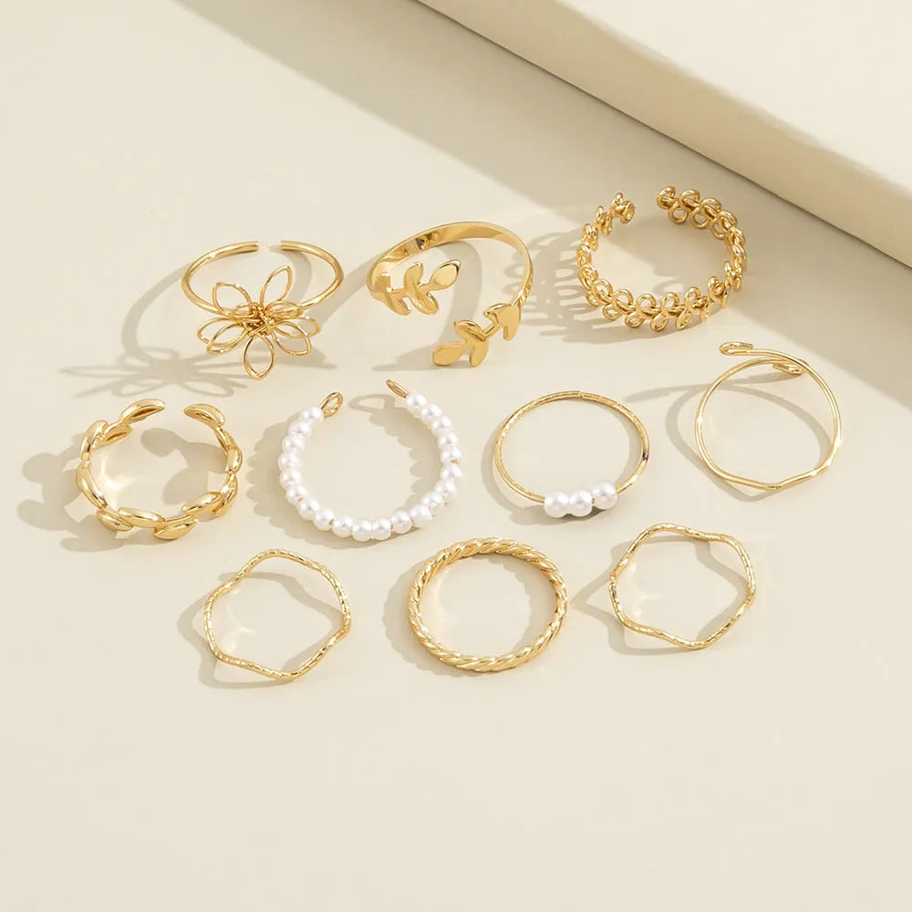 Openwork floral ring in glossy gold electroplated alloy metal
