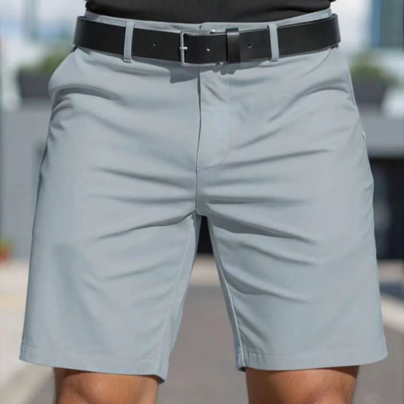 Men's solid colour fifth pants in straight leg cut with micro elastic polyester fabric