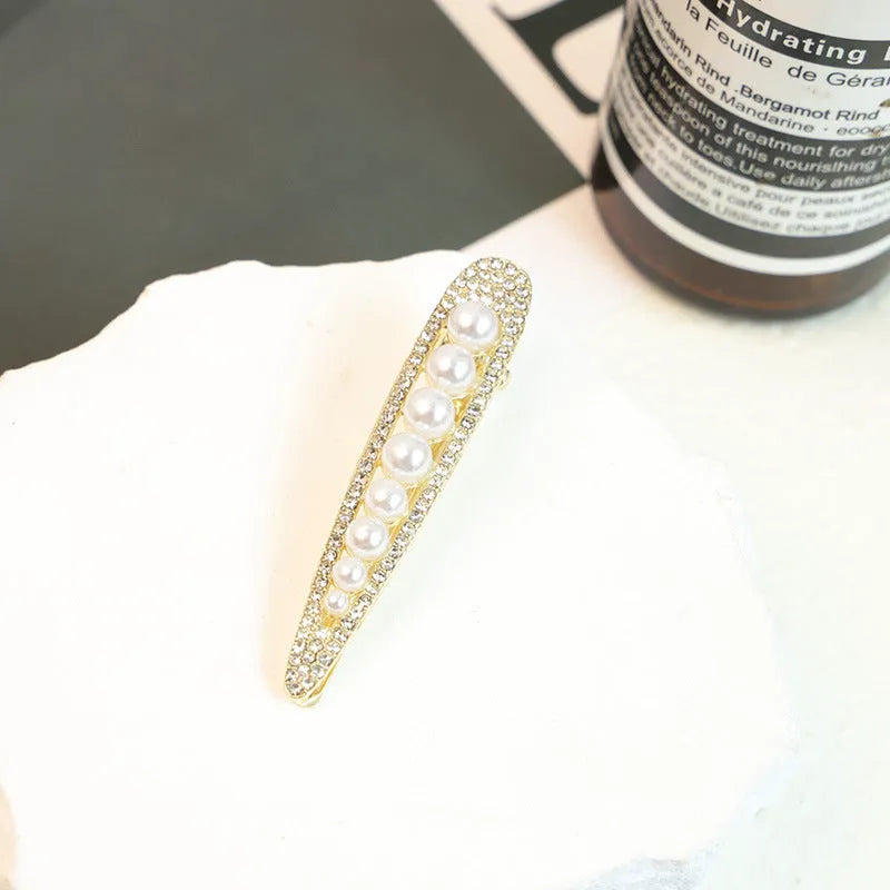 Pearl front duck barrette with alloy electroplated finish in black vintage pearl style