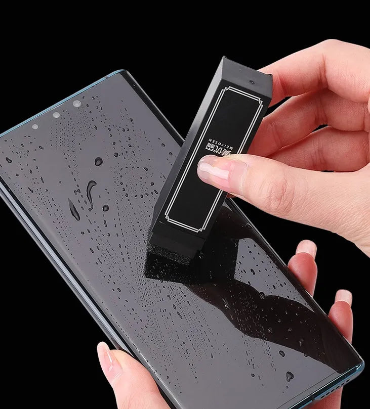 Pack of 40 disposable screen cleaning wipes for mobile phones and tablets.