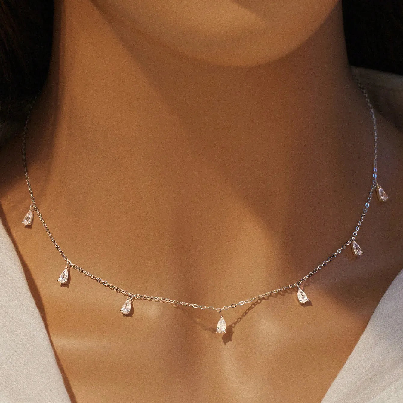 Women's adjustable 925 silver necklace with a drop-shaped artificial zircon pendant on an O-chain.