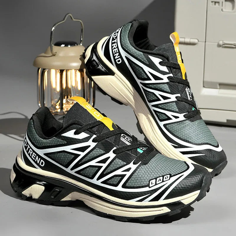 Low-top outdoor hiking shoes with lace-up closure and round toe in various colours