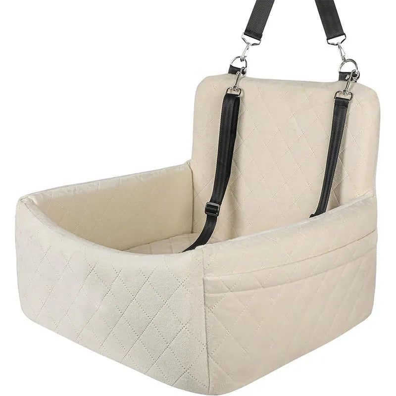 Black pet car mat made of Holland Velvet with dimensions 48x48x13cm on a car rear seat