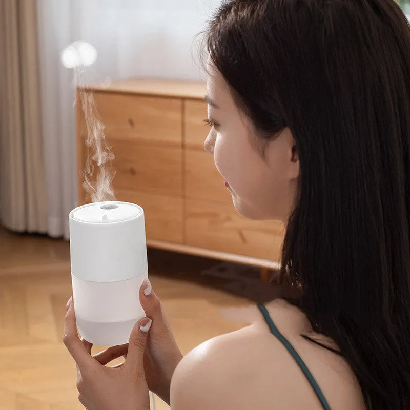 Portable ultrasonic humidifier with jellyfish lamp and essential oil in white, 81x81x145mm