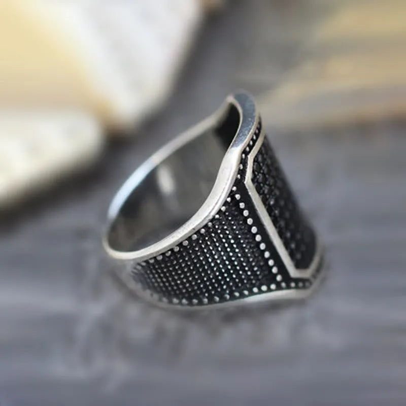 Black alloy ring with copper inlay and zircon detailing showing European and American style