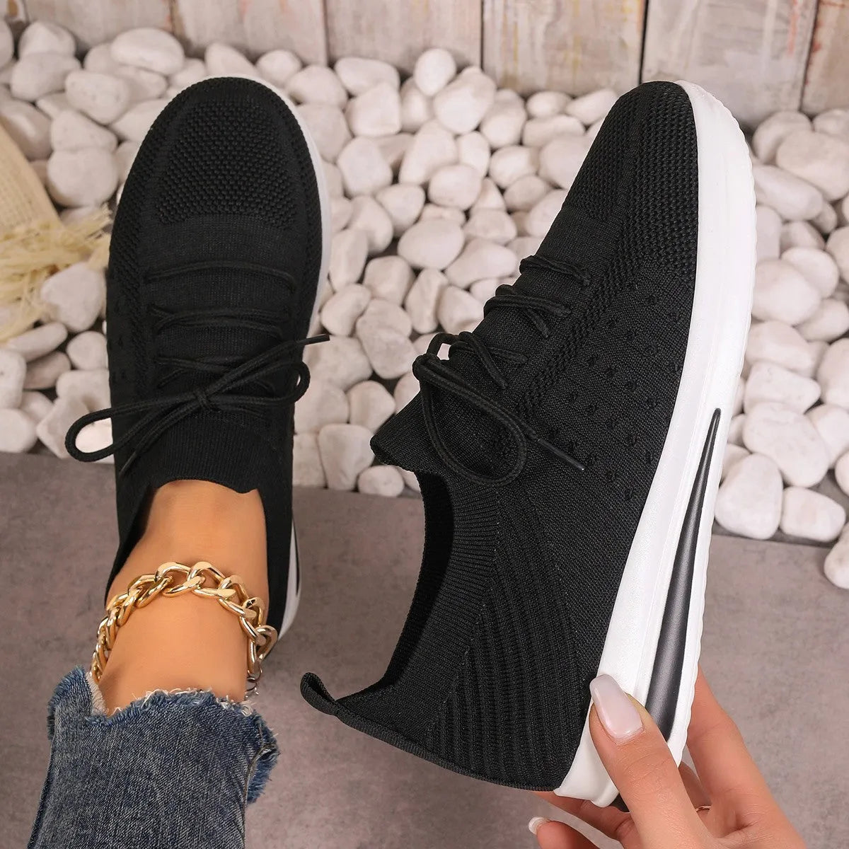 Women's low-top casual sneakers in black, blue, or red with round toe and lace-up front