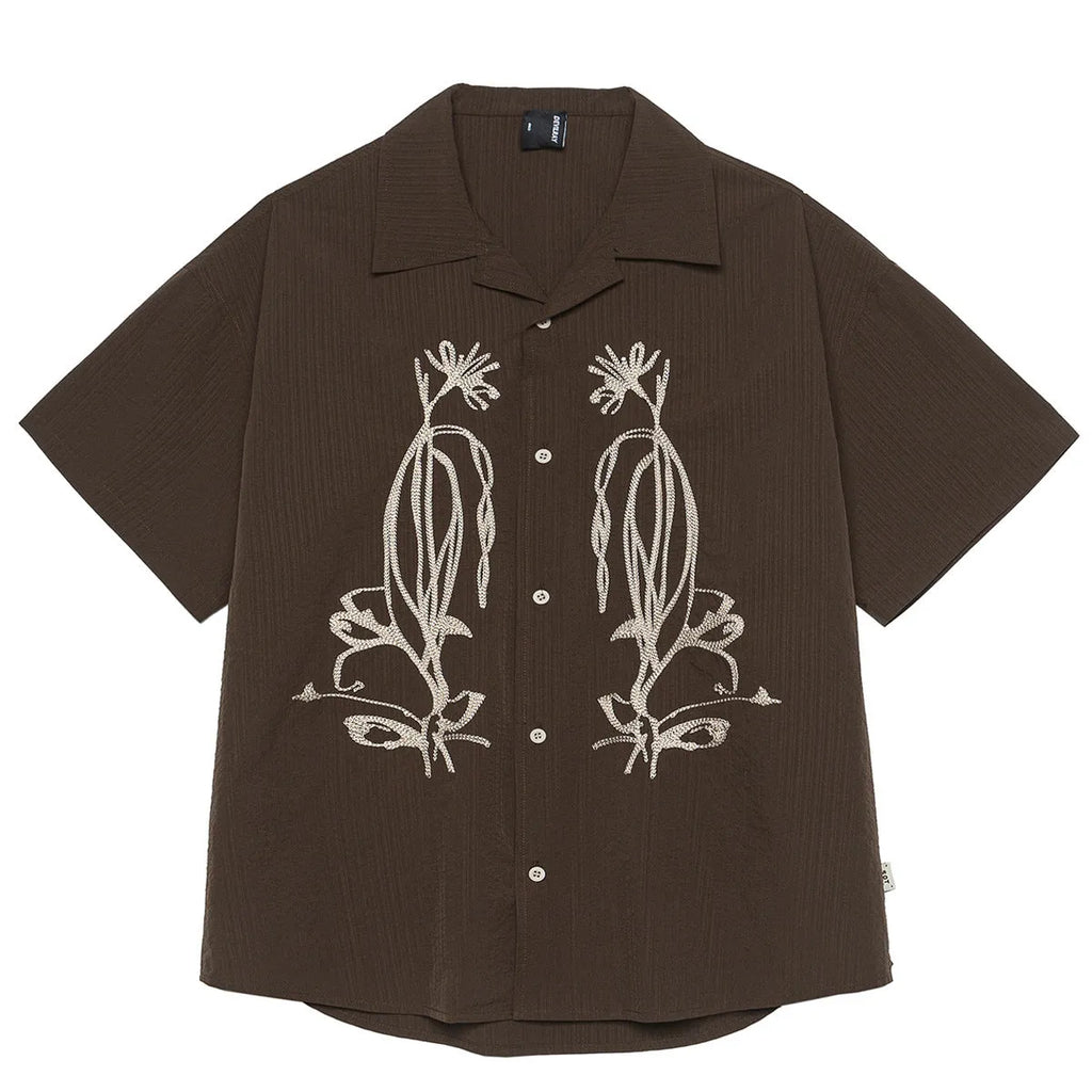 Brown striped outdoor shirt with Cuban collar and short sleeves for mountain camping