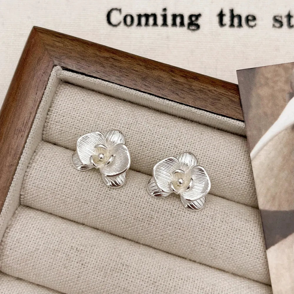 Retro flower earrings for women in gold and silver colours with petal detail