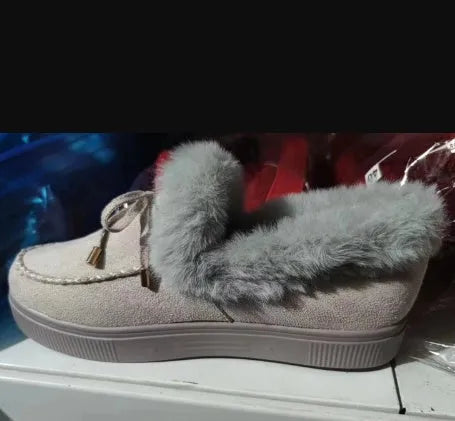 Cotton warm winter slippers with velvet lining and a non-slip rubber sole in a round-toe casual style.