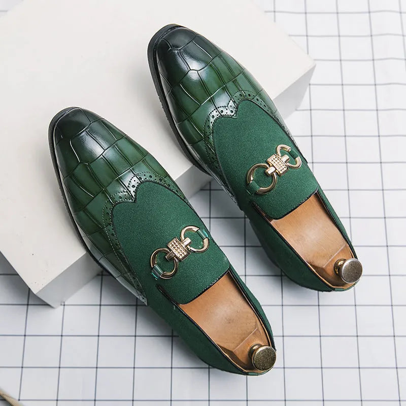 Men's black and green Korean-style business casual shoes with pointed toe design and sewing line detailing