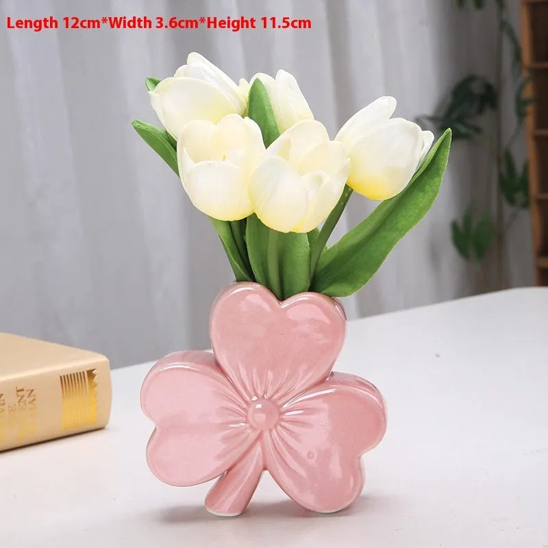 White porcelain ceramic clover-shaped vase with European styling for desktop decoration