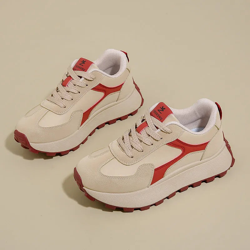 Women's low-top platform sports shoes in card black, with a flat rubber sole and front lace-up design.