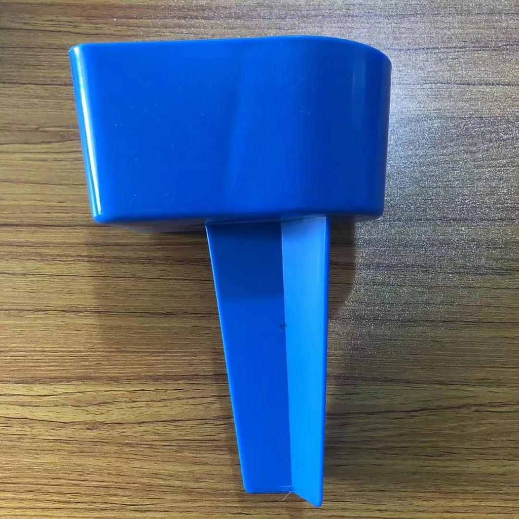 Plastic canopy cup and phone holder in green, 20x14cm, on a beach shelter frame