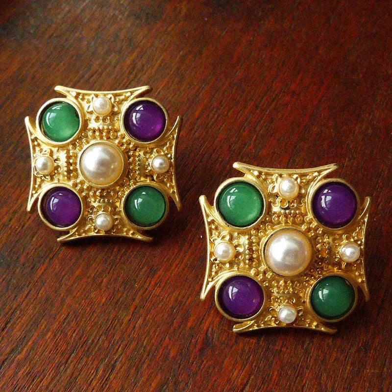 Zinc alloy baroque vintage brooch with diamond shape in retro antique style