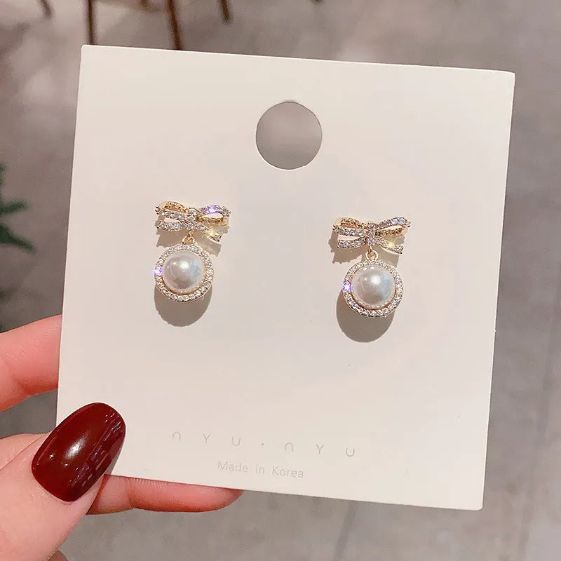 Bow pearl simple micro stud earrings in white with copper electroplated finish and white gold inlaid gemstone