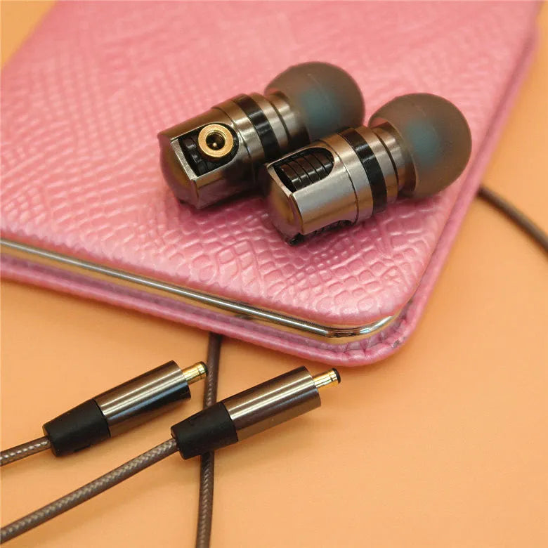 846 in-ear metal earphones with titanium grey metal housing and detachable TPE cable