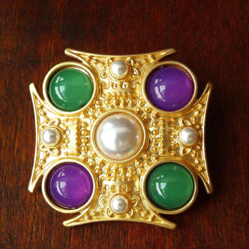 Zinc alloy baroque vintage brooch with diamond shape in retro antique style