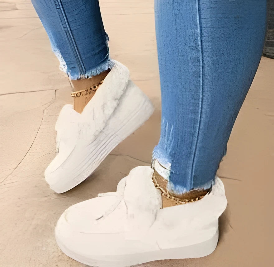 Cotton warm winter slippers with velvet lining and a non-slip rubber sole in a round-toe casual style.