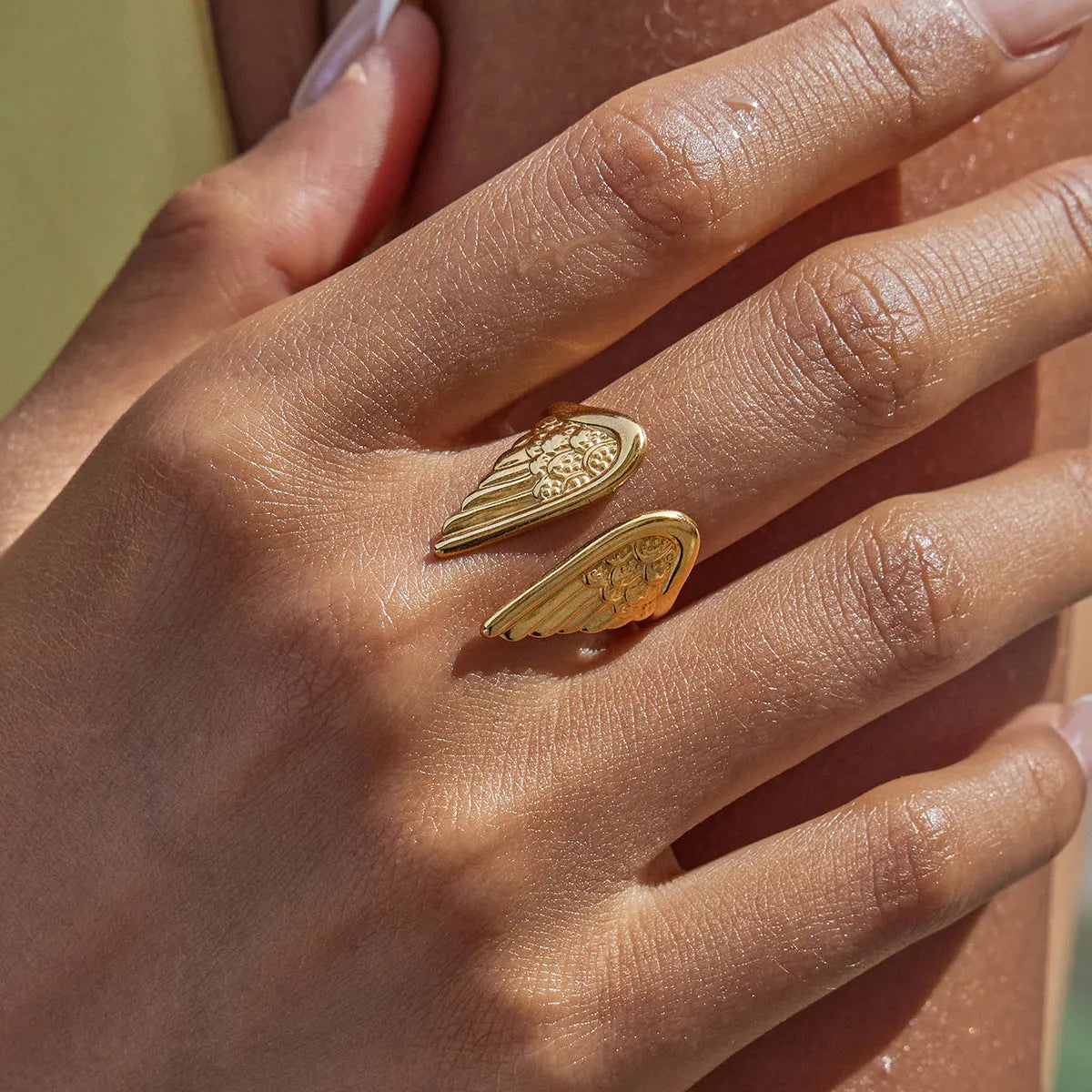Stainless steel adjustable opening ring with electroplated colour finish