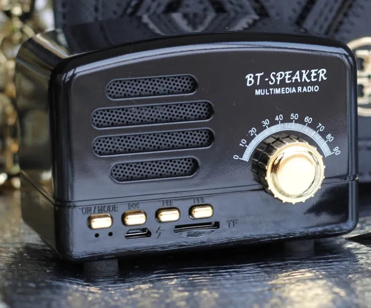 Vintage wooden finish Bluetooth speaker in compact size with USB port