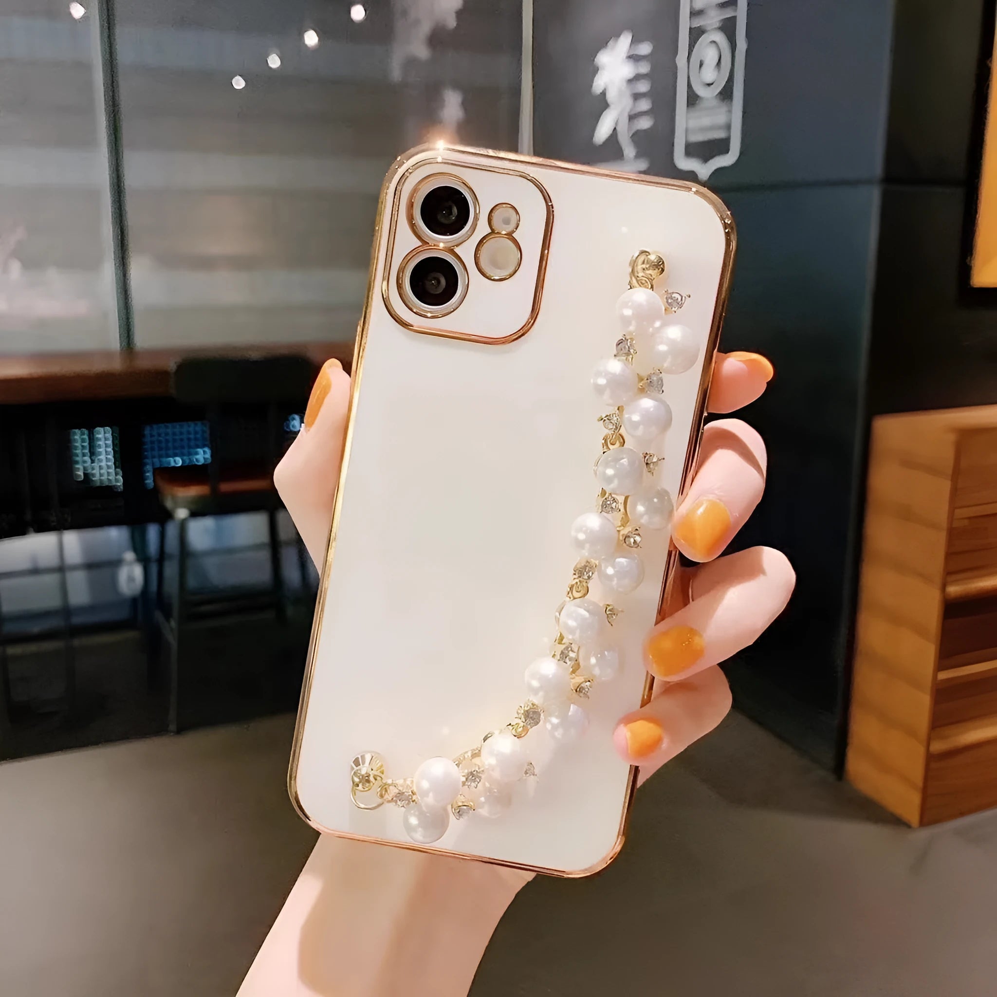 Electroplated pearl bracelet silicone phone case for Apple 15, all-inclusive cover with chain detail, black shell