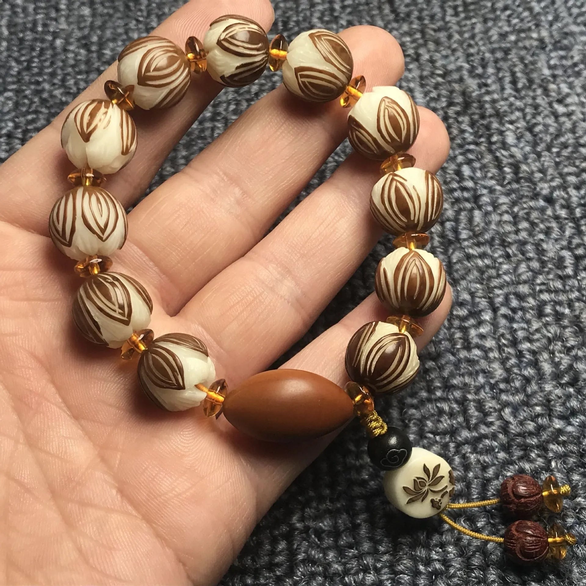 White jade bodhi root carved lotus bracelet in lotus ten thousand words style unisex national style
