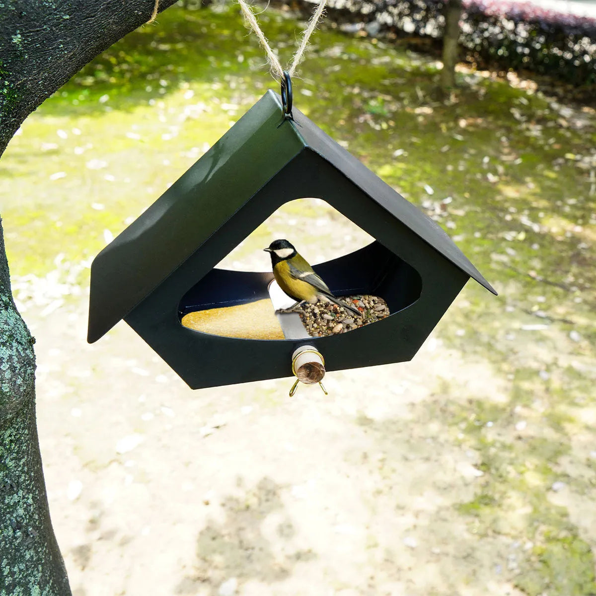 Outdoor iron bird feeder nest with anti-rain lid in European modern simplicity style for garden decoration.