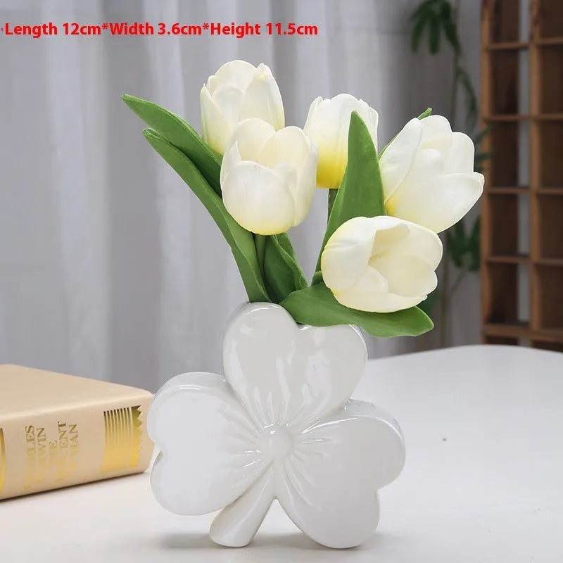 White porcelain ceramic clover-shaped vase with European styling for desktop decoration