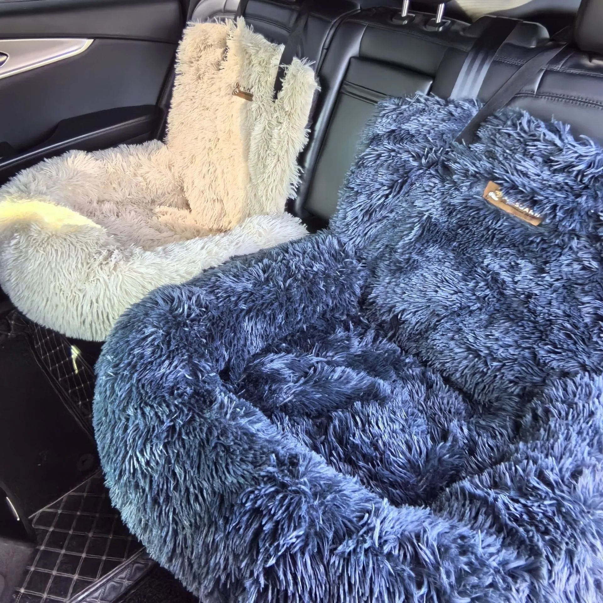 Thermal cloth pet mat on car seat in dark grey colour