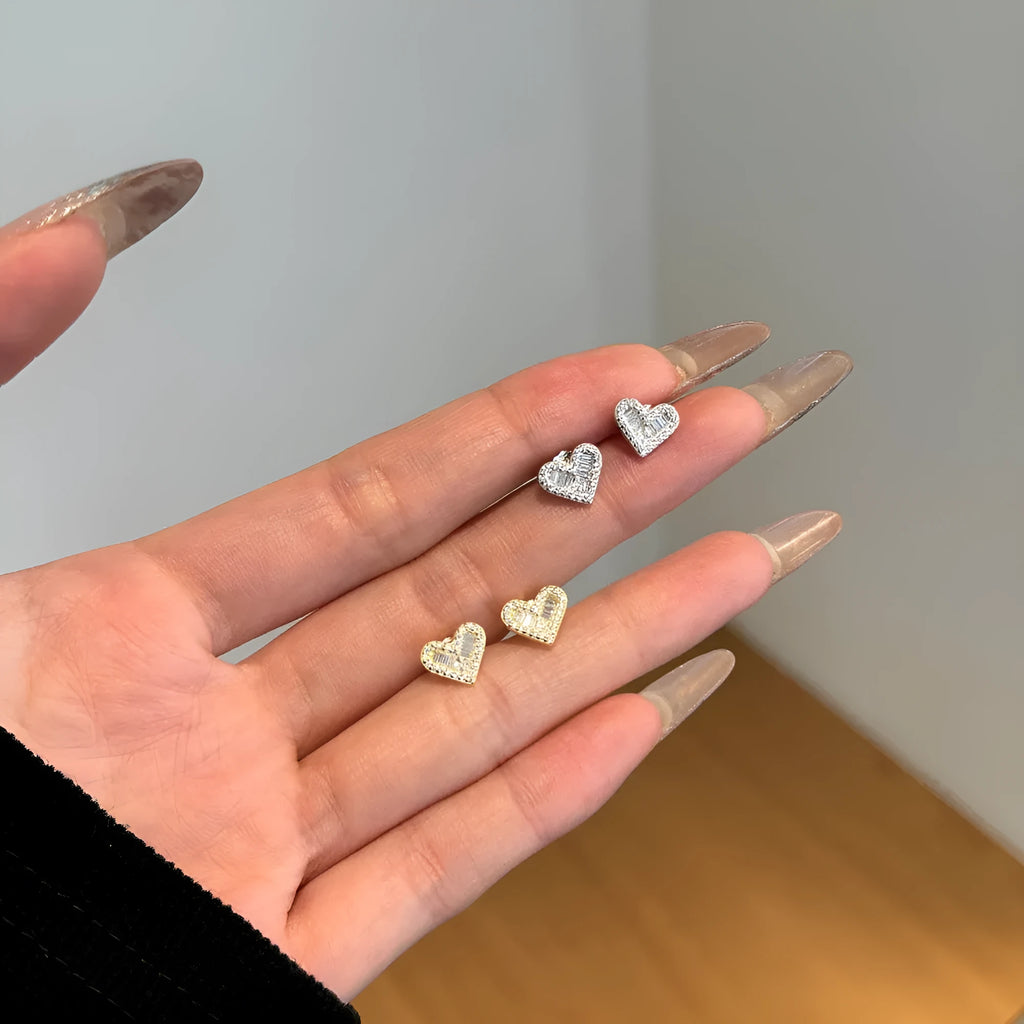 925 sterling silver heart-shaped stud earrings with rhinestone and zircon centre, electroplated, on white background