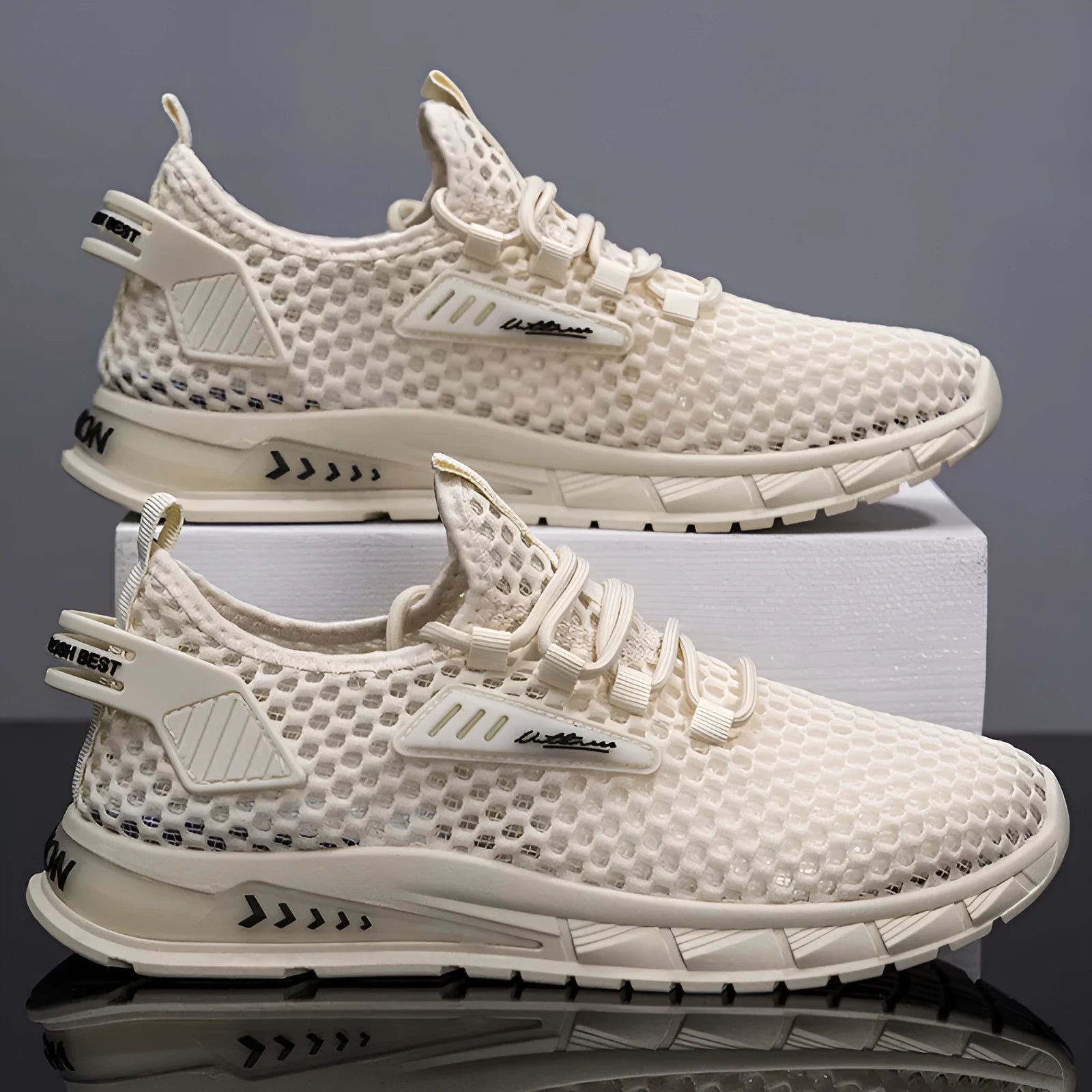Men's mesh breathable sneaker in synthetic leather with lace-up front and EVA sole
