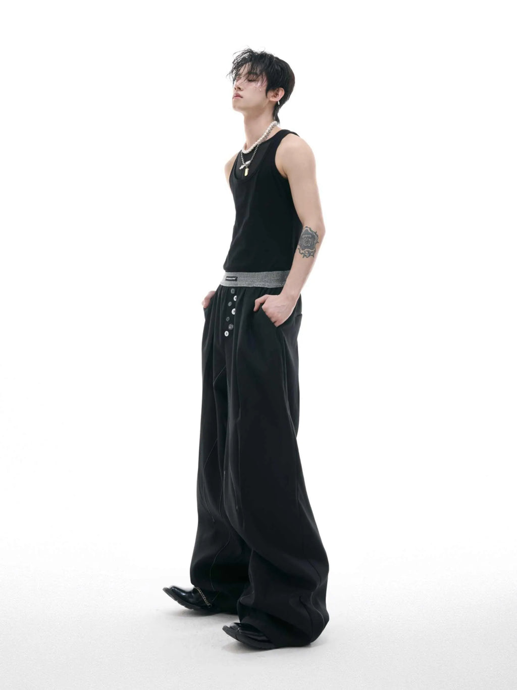 Drooping straight suit pants with button open line design and high waist in black colour