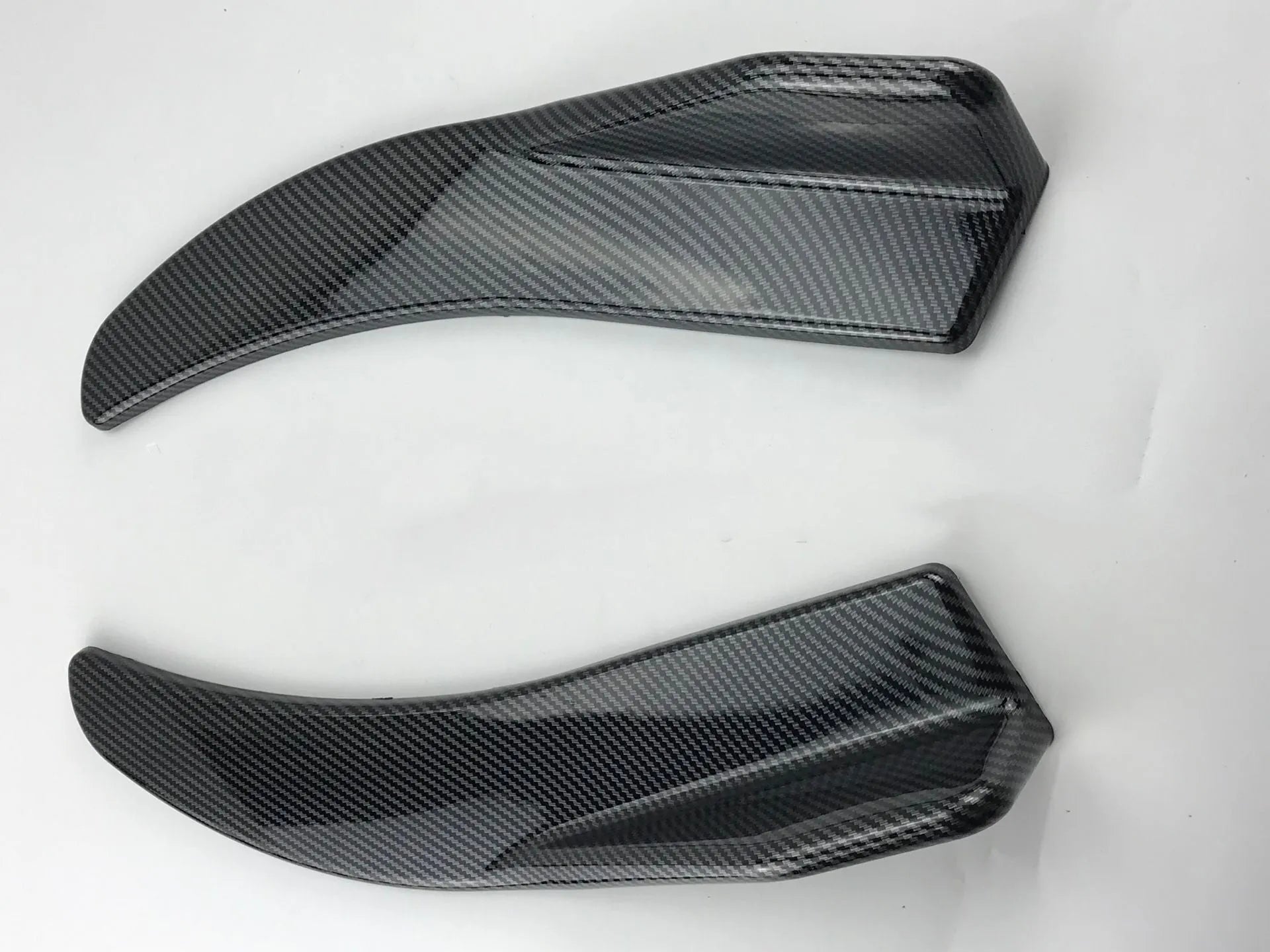 Car deflector lights for GM vehicles, 440mm ABS construction in bright black or carbon fibre finish