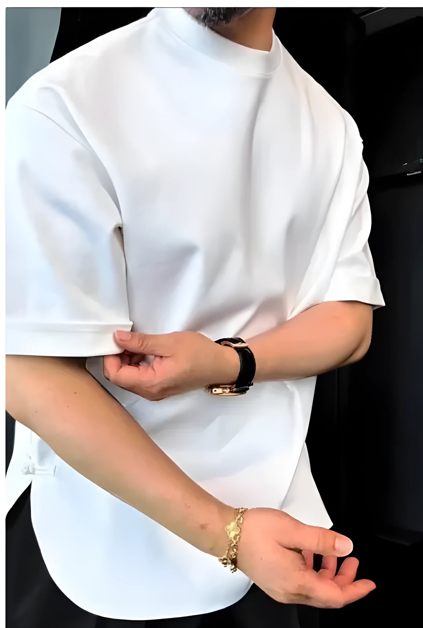 Men's white buttoned round hem T-shirt with four-button detail on lower edge