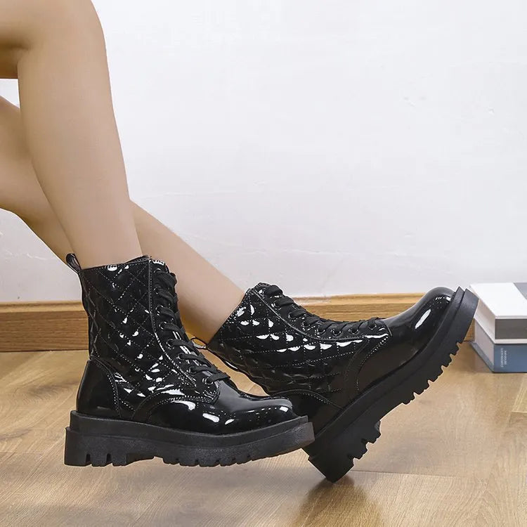 Women's lace-up thick-heeled ankle boots with quilted pattern, round toe, and rubber sole in beige