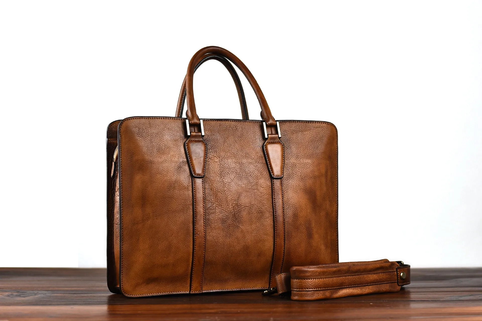 Men's horizontal leather handbag in vegetable tanned cowhide with 14 inch laptop compartment