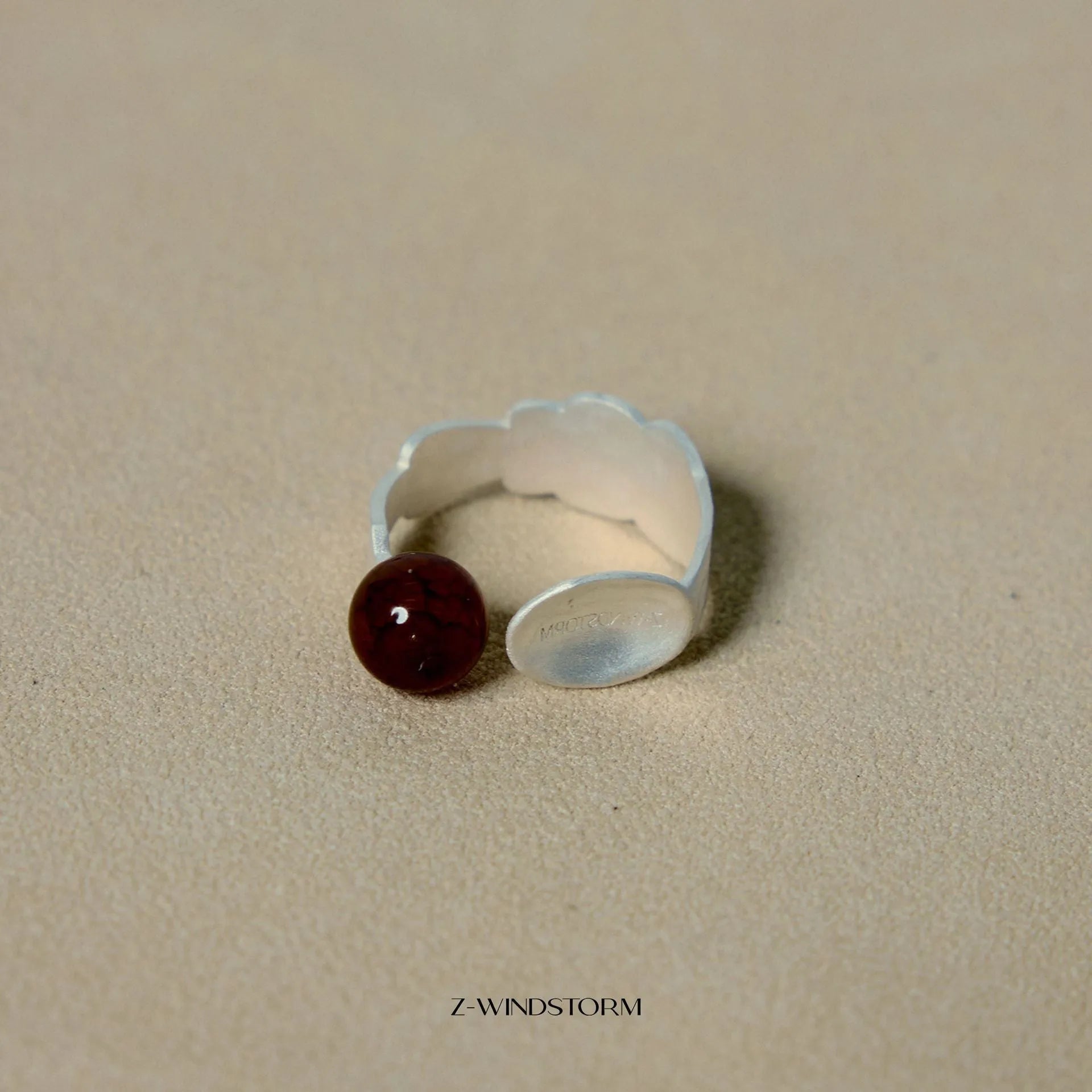 Small round spoon stewed pork ring and bracelet matching jewellery set with diamond-shaped charm