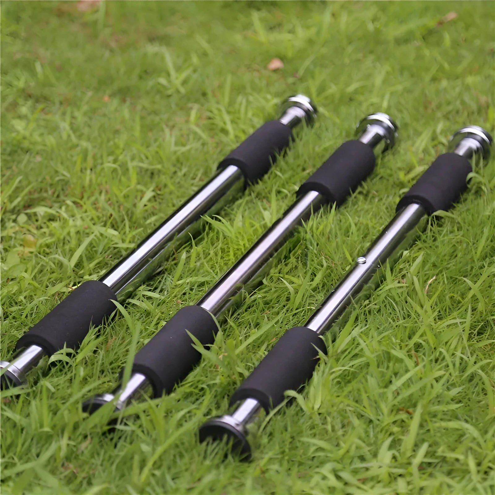 Steel adjustable pull-up bar expanded to full 100cm width for door frame mounting