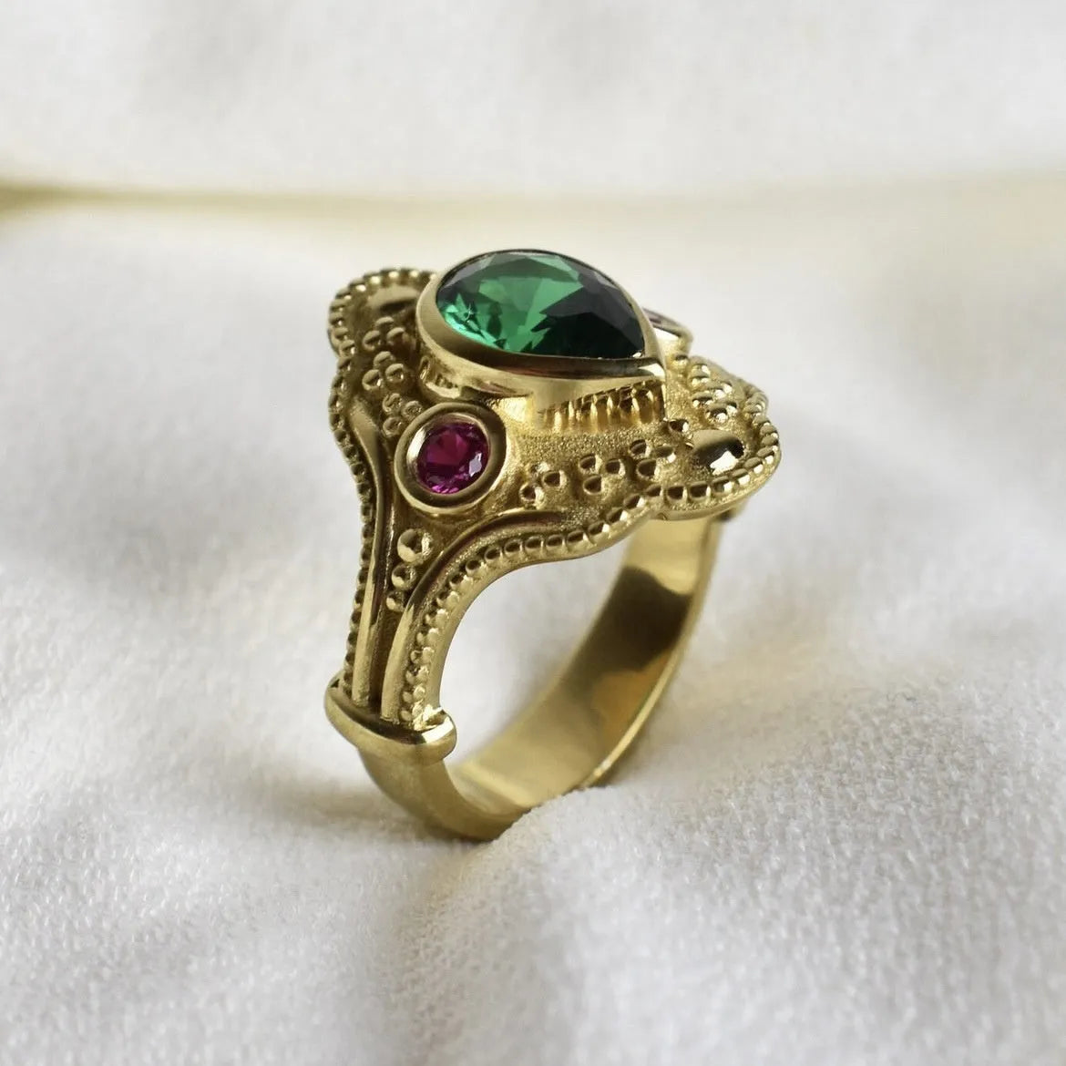 Women's gold-plated geometric ring with ins style design in golden lvzuan colour