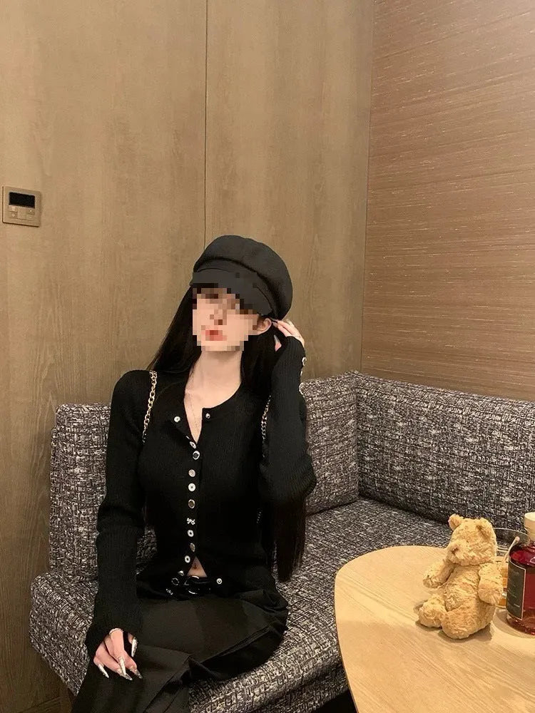 Long sleeve slim-fit knitted cardigan in black with princess sleeves for women