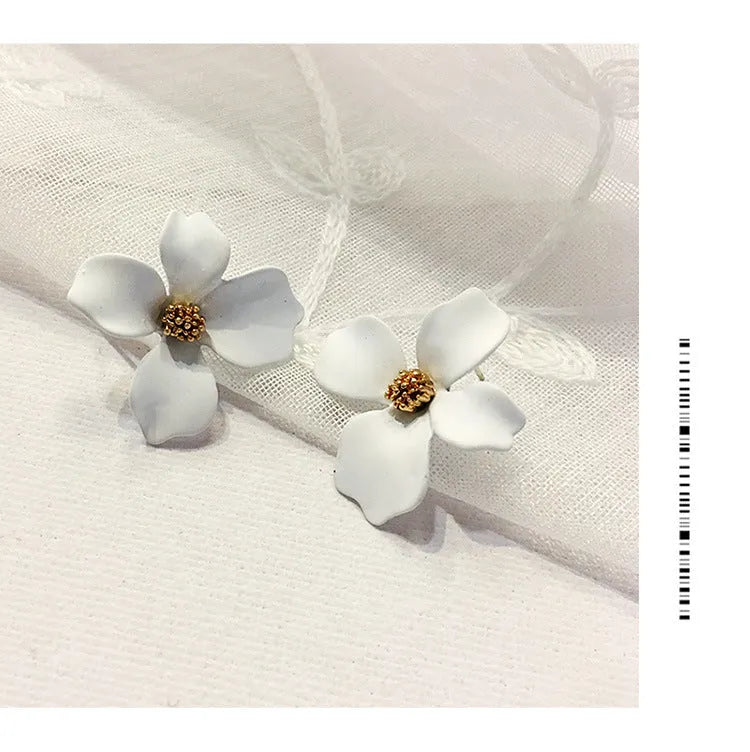 Women's flower stud earrings in alloy with white or pink electroplated finish